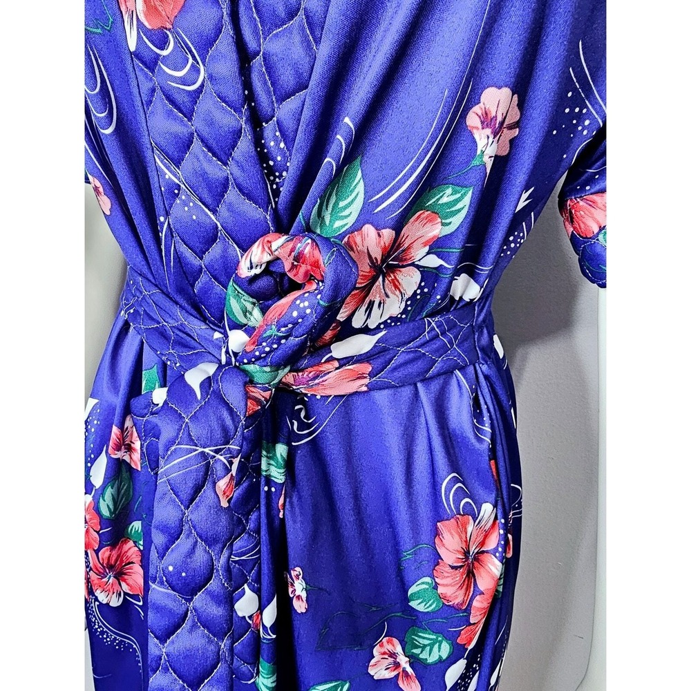 Vintage Quilted Robe - Picture 5 of 10
